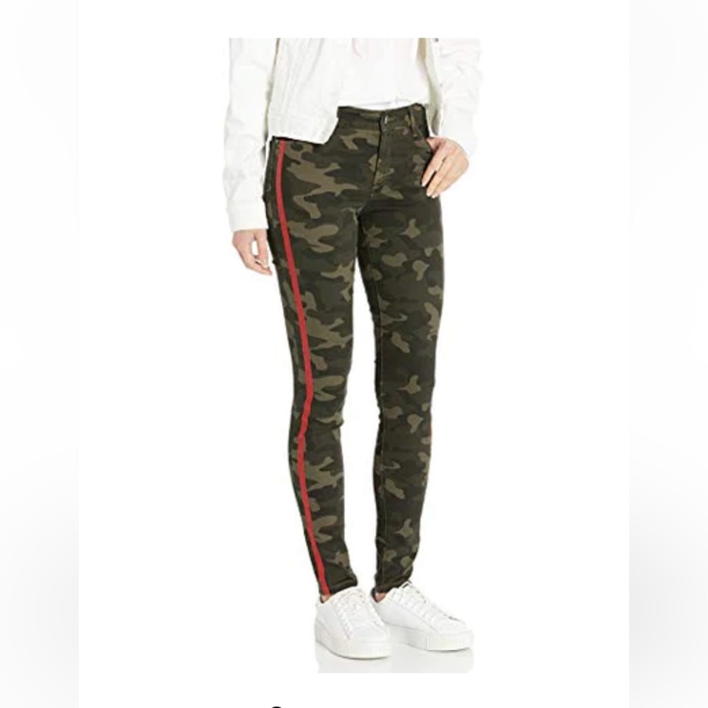 Skinnygirl camo jeans with red stripe